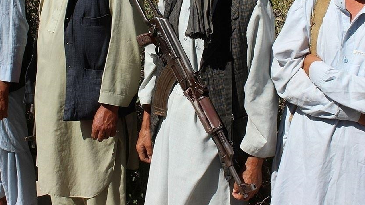 Afgan hükümeti, Taliban’ın ilerleyişini durdurmak için yerel milislere yöneliyor